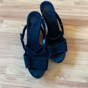 Ugg Women’s Jullita II Wedge Black Suede Cross Straps Stacked Heel Sandals Sz9.5